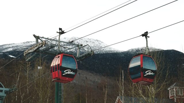 Stowe gondola with the red cabins on the gondola cable with the Stowe resort logo on the side. 